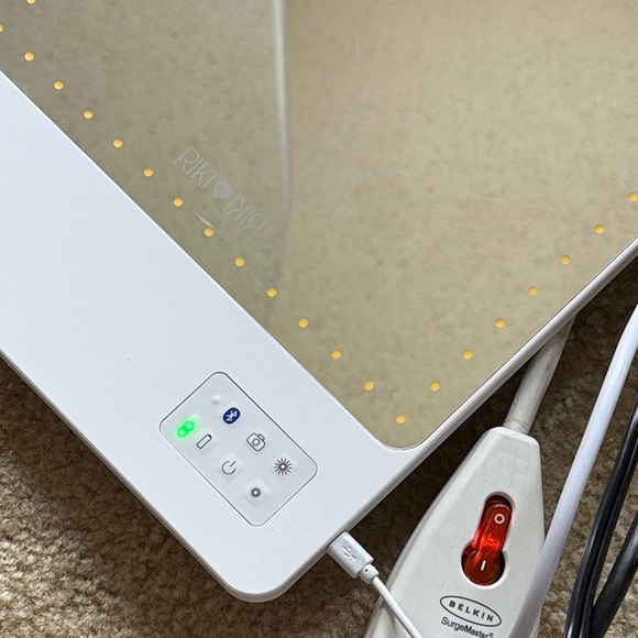 Riki Skinny LED light mirror makeup travel - Picture 6 of 6